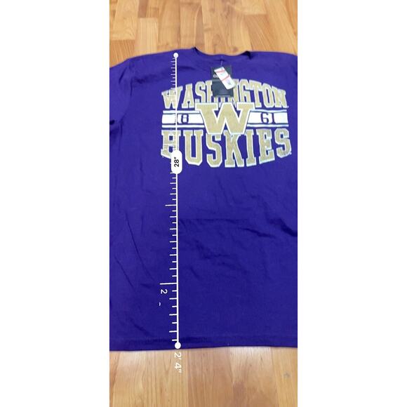 Washington Huskies Shirt Purple Logo Graphic Shirt Men's L NWT - Picture 4 of 4